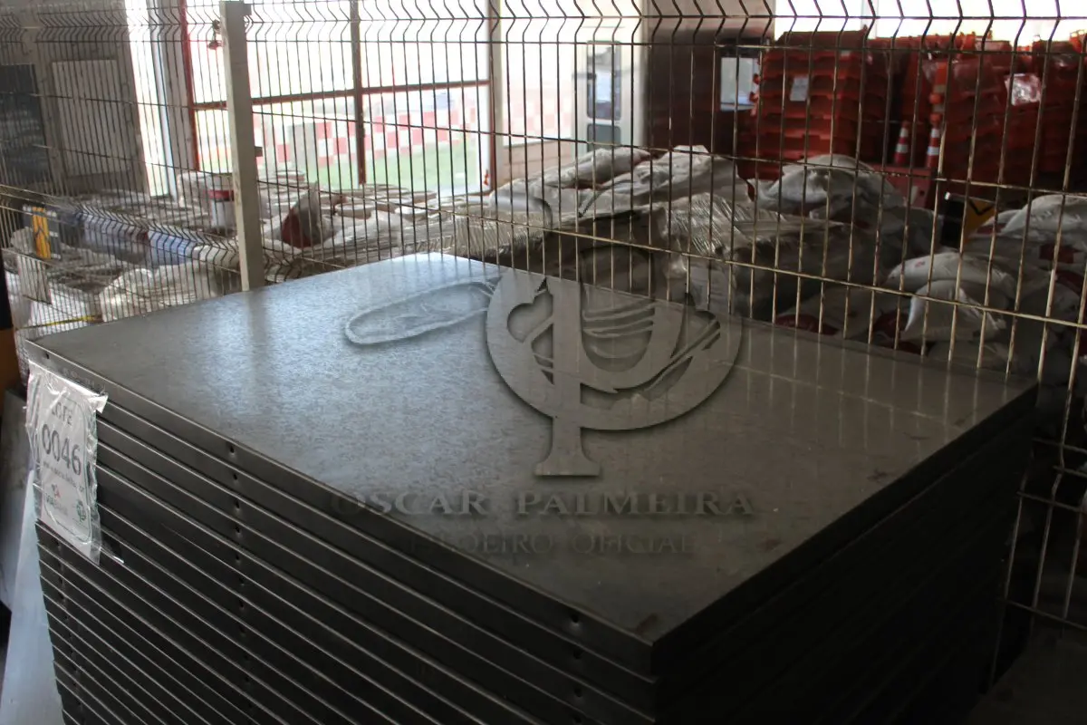 LOTE 046 - MATERIAL DIVERSO