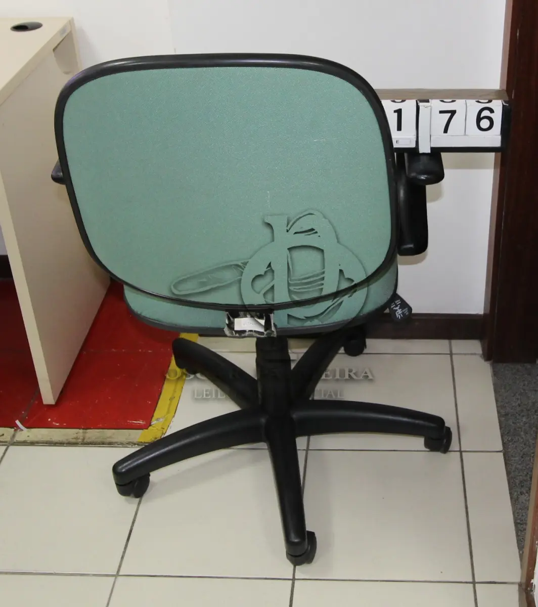 LOTE 176 - LOTE - 0176 - CADEIRA DIRETOR GIRATÓRIA C/ BRAÇO