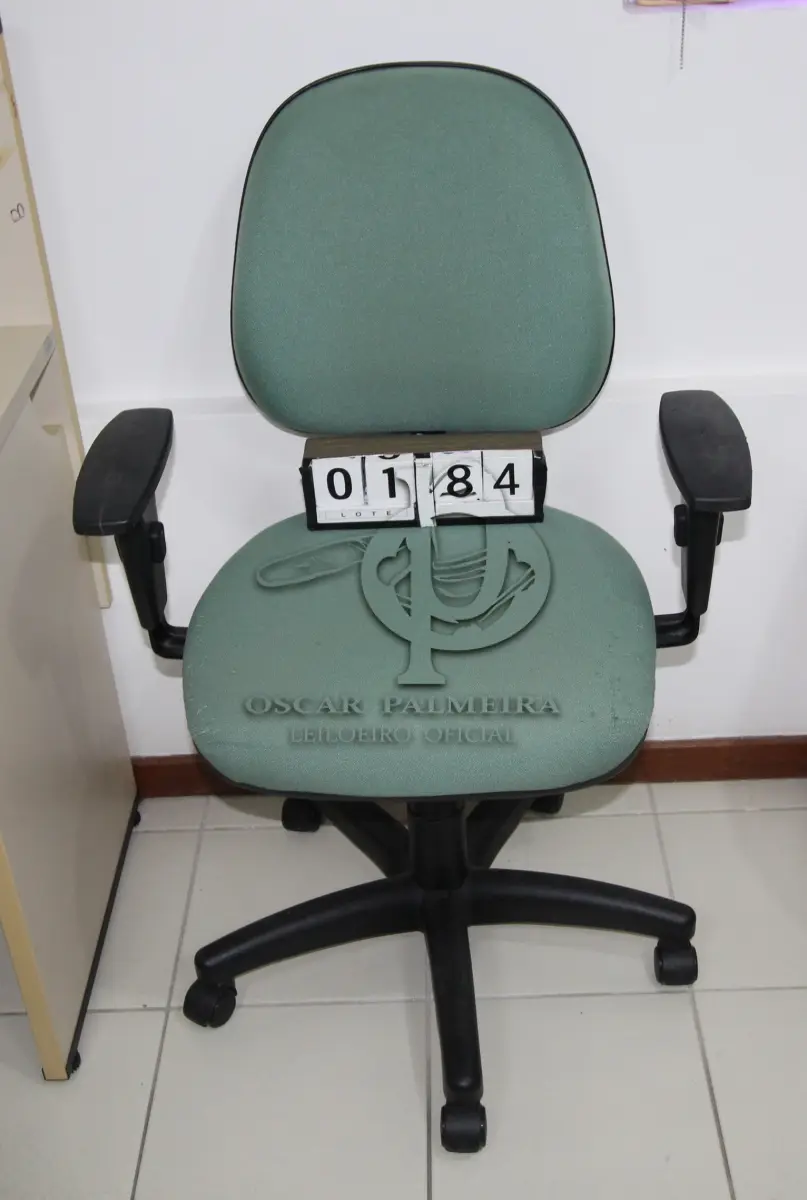 LOTE 184 - LOTE - 0184 - CADEIRA SECRETÁRIA GIRATÓRIA C/ BRAÇO