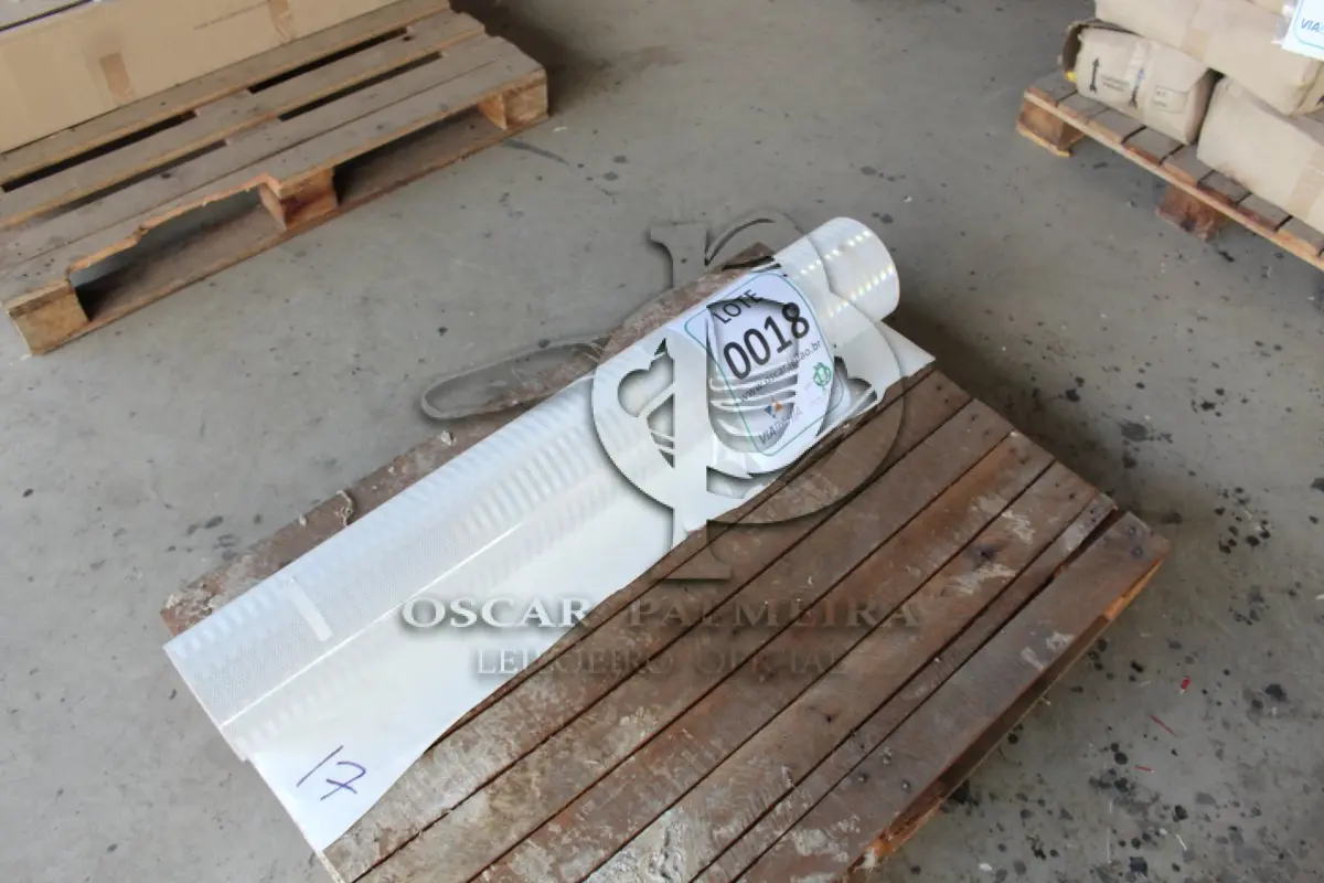 LOTE 018 - MATERIAL DIVERSO