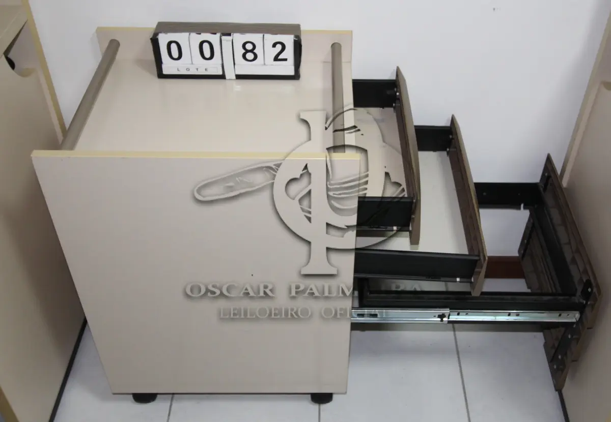 LOTE 082 - LOTE - 0082 - GAVETEIRO 3 GAVETAS