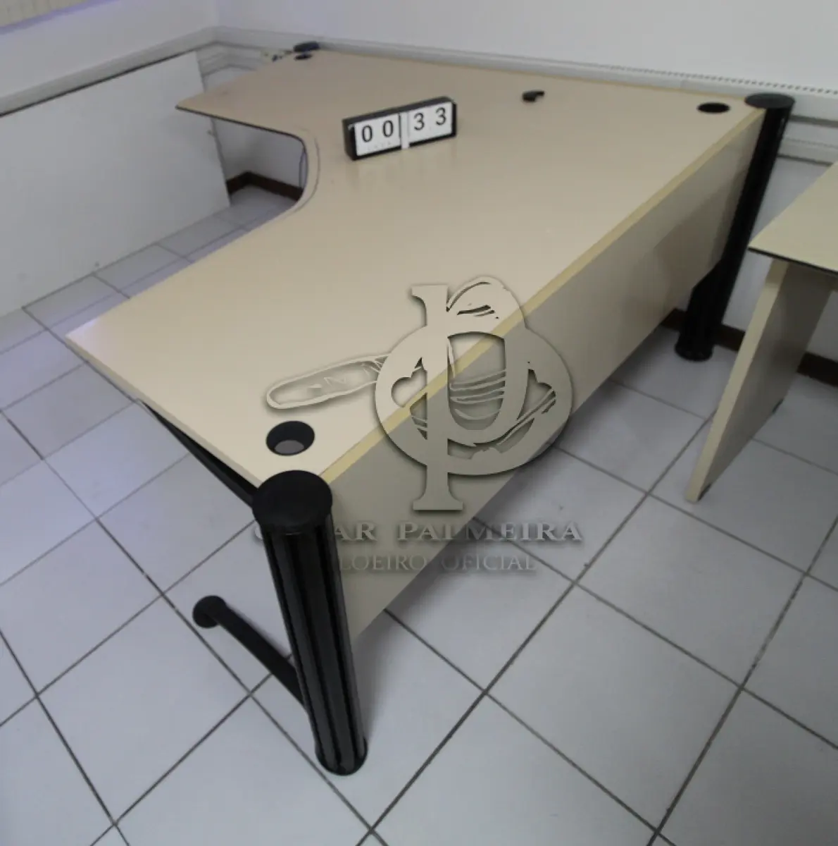 LOTE 033 - LOTE - 0033 - MESA EM L MÉDIA