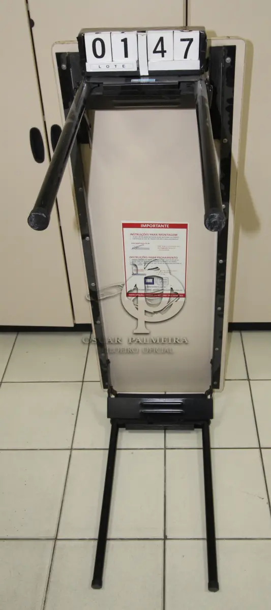 LOTE 147 - LOTE - 0147 - MESA P/ AUDITÓRIO C/ PÉS DOBRÁVEIS