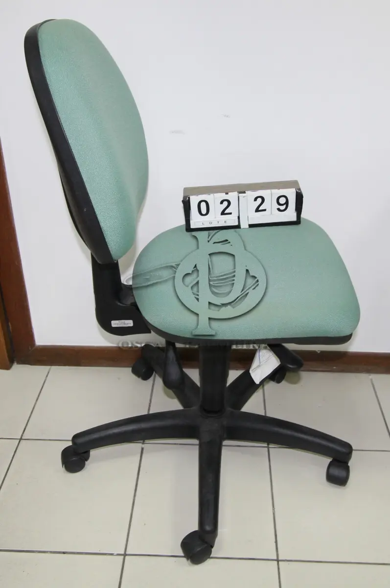 LOTE 229 - LOTE - 0229 - CADEIRA SECRETÁRIA GIRATÓRIA S/ BRAÇO