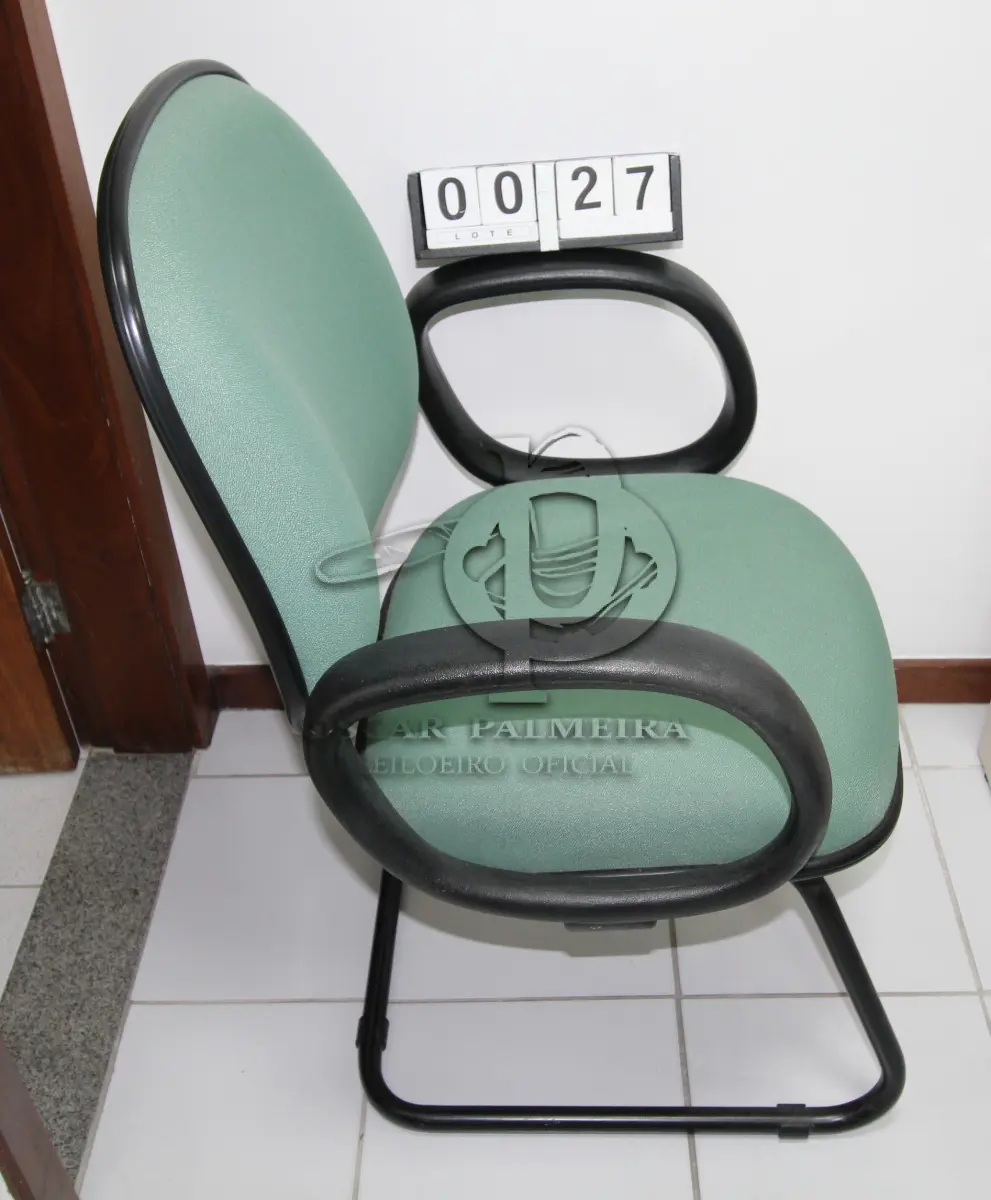 LOTE 027 - LOTE - 0027 - CADEIRA DIRETOR FIXA C/ BRAÇO