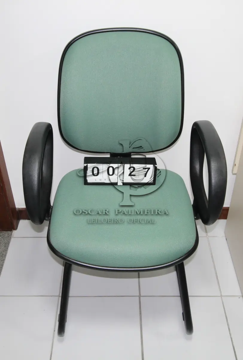 LOTE 027 - LOTE - 0027 - CADEIRA DIRETOR FIXA C/ BRAÇO