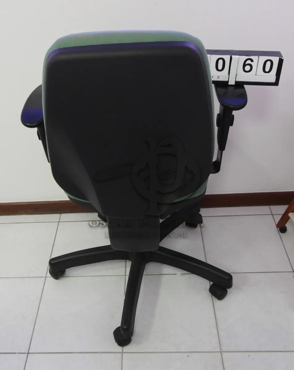 LOTE 060 - LOTE - 0060 - CADEIRA DIRETOR GIRATÓRIA C/ BRAÇO