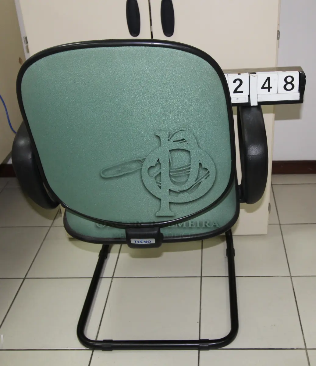 LOTE 248 - LOTE - 0248 - CADEIRA DIRETOR FIXA C/ BRAÇO