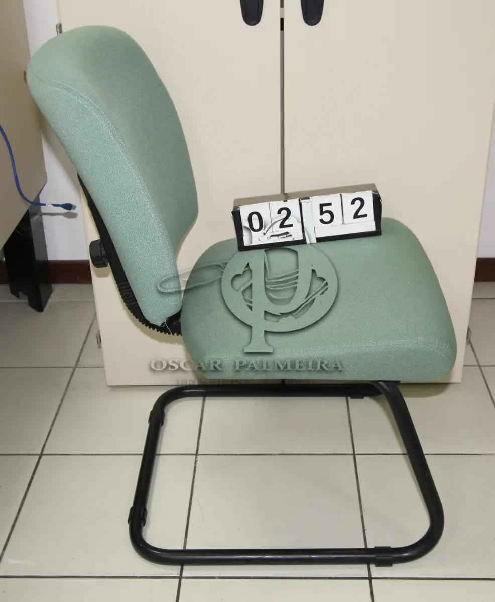 LOTE 252 - LOTE - 0252 - CADEIRA SECRETÁRIA FIXA S/ BRAÇO
