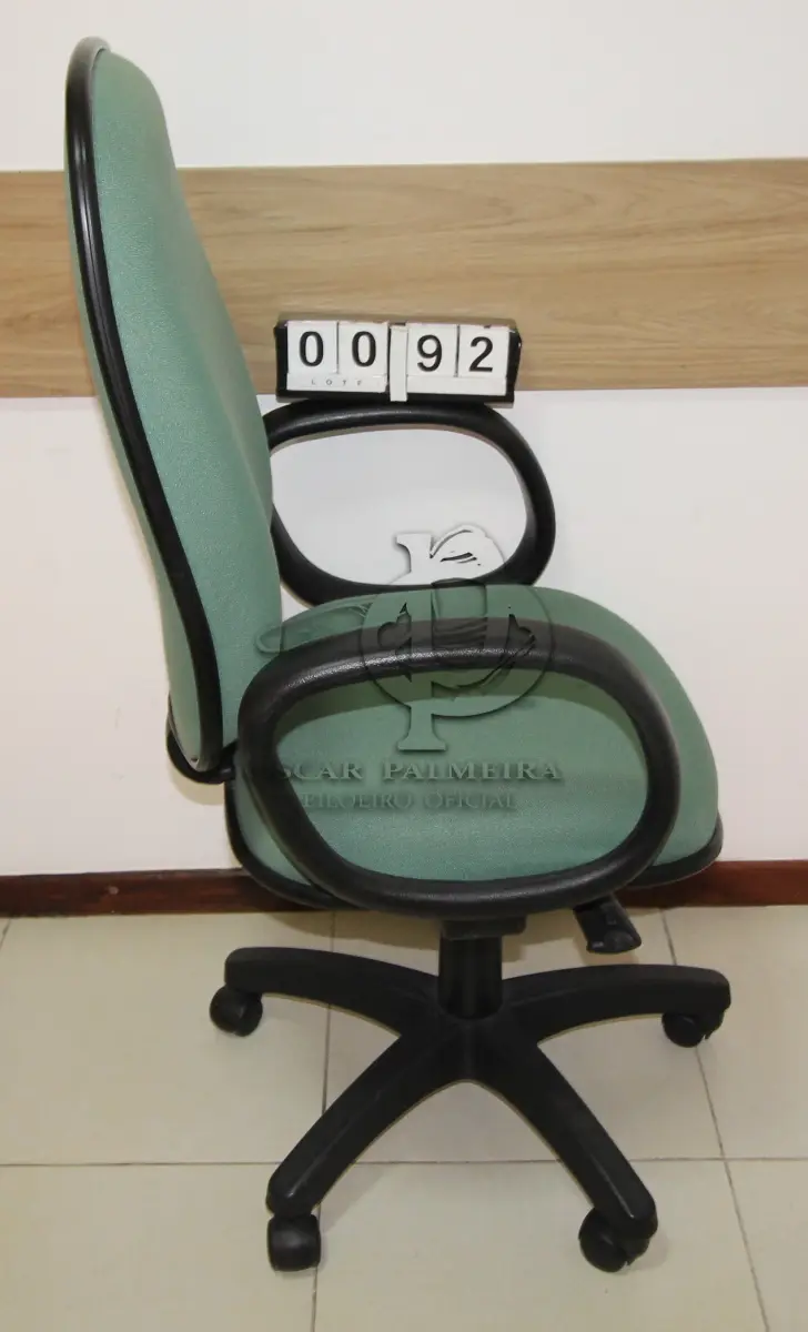LOTE 092 - LOTE - 0092 - CADEIRA PRESIDENTE GIRATÓRIA C/ BRAÇO