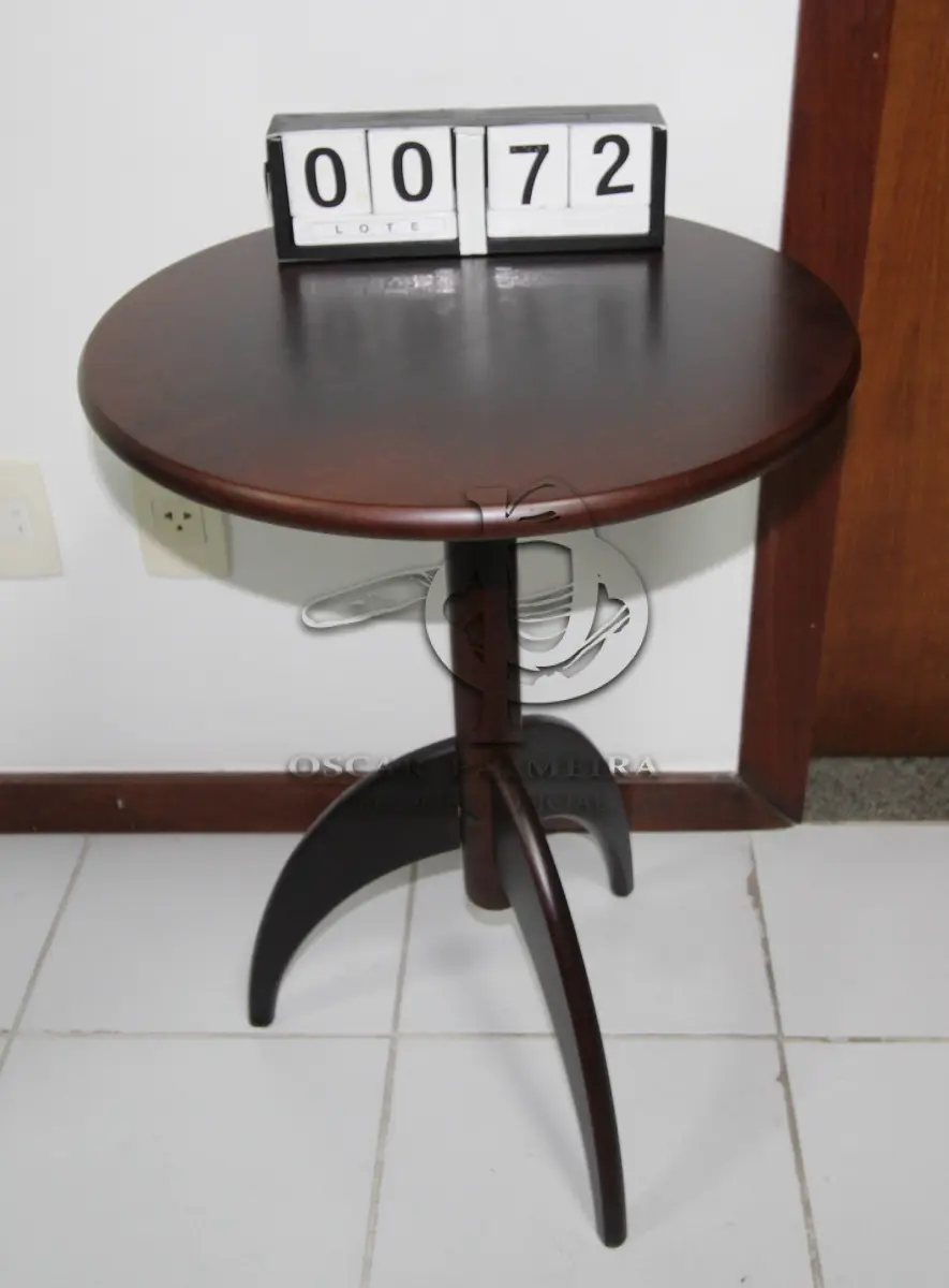 LOTE 072 - LOTE - 0072 - MESA DE CANTO REDONDA