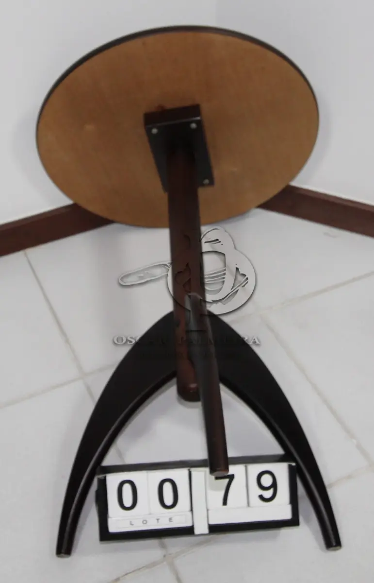 LOTE 079 - LOTE - 0079 - MESA DE CANTO REDONDA