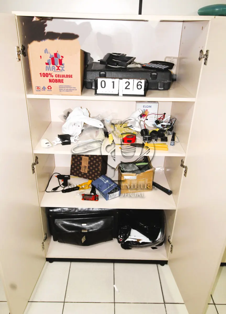 LOTE 126 - LOTE - 0126 - ARMÁRIO 2 PORTAS ALTO