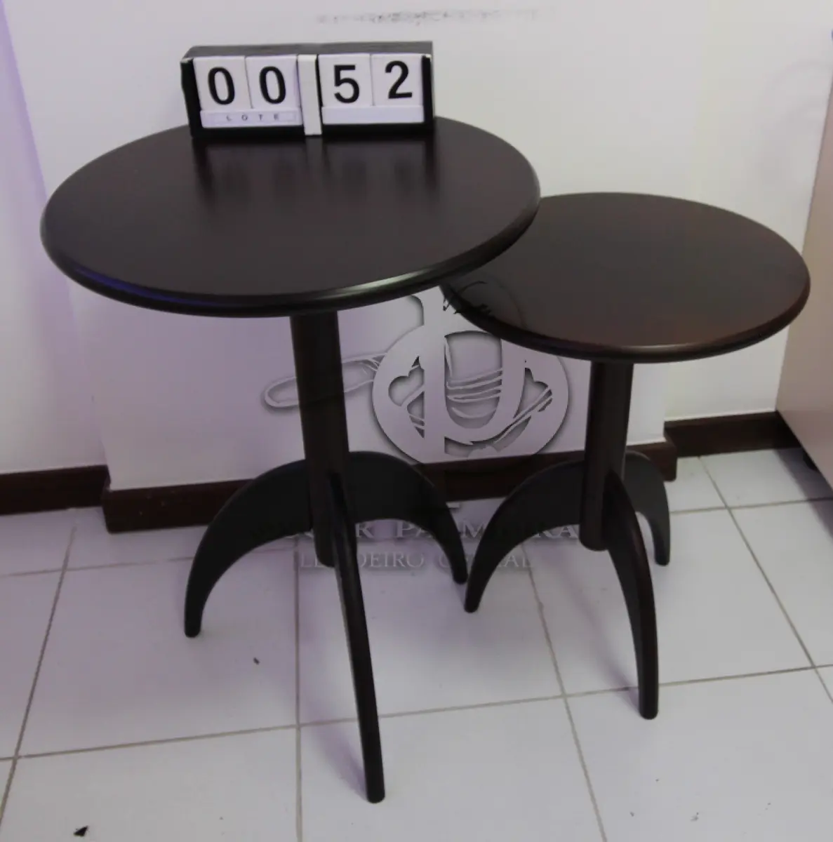 LOTE 052 - LOTE - 0052 - MESA DE CANTO CONJ. 2 PÇS.