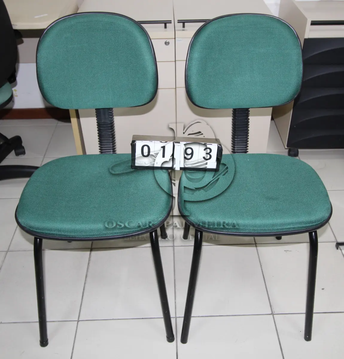 LOTE 193 - LOTE - 0193 - CADEIRA SECRETÁRIA FIXA S/ BRAÇO CONJ. 2 PÇS.