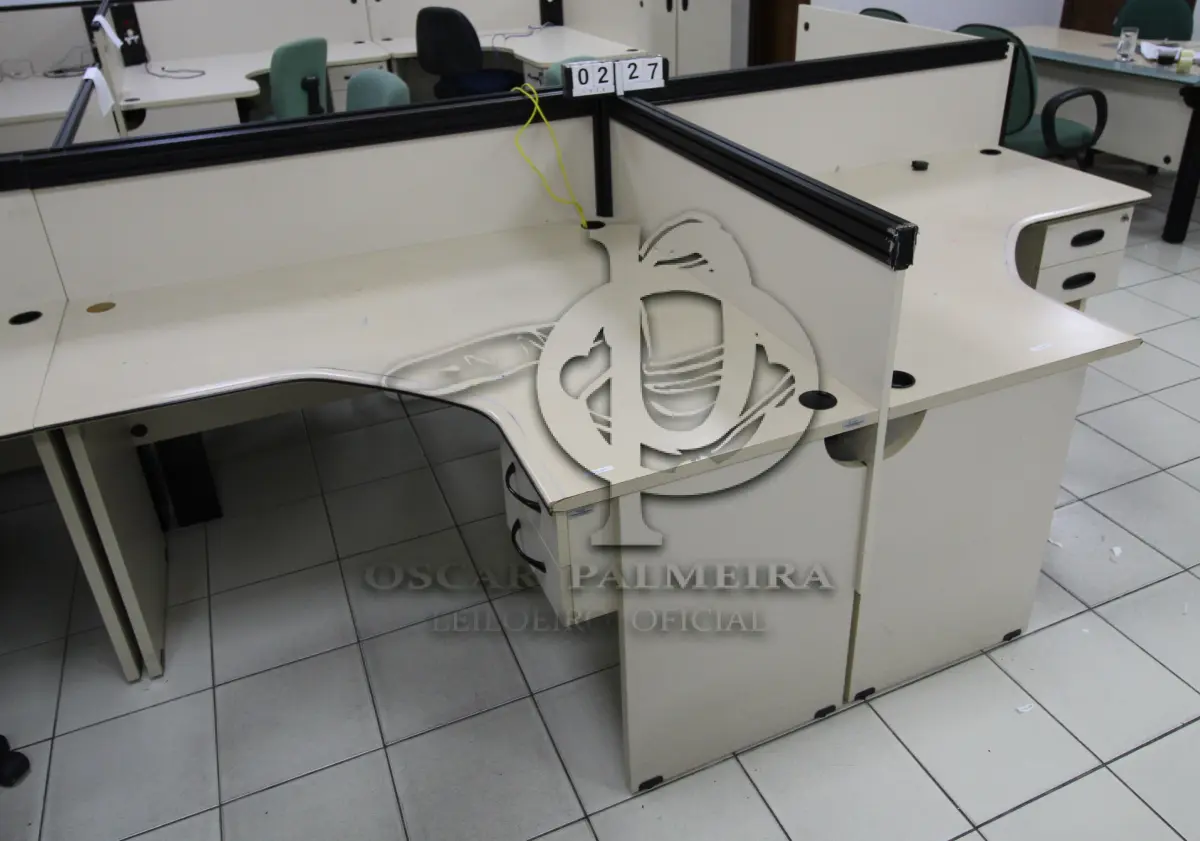 LOTE 227 - LOTE - 0227 - MESA EM L ESTAÇÃO DE TRABALHO CONJ. 2 PÇS.