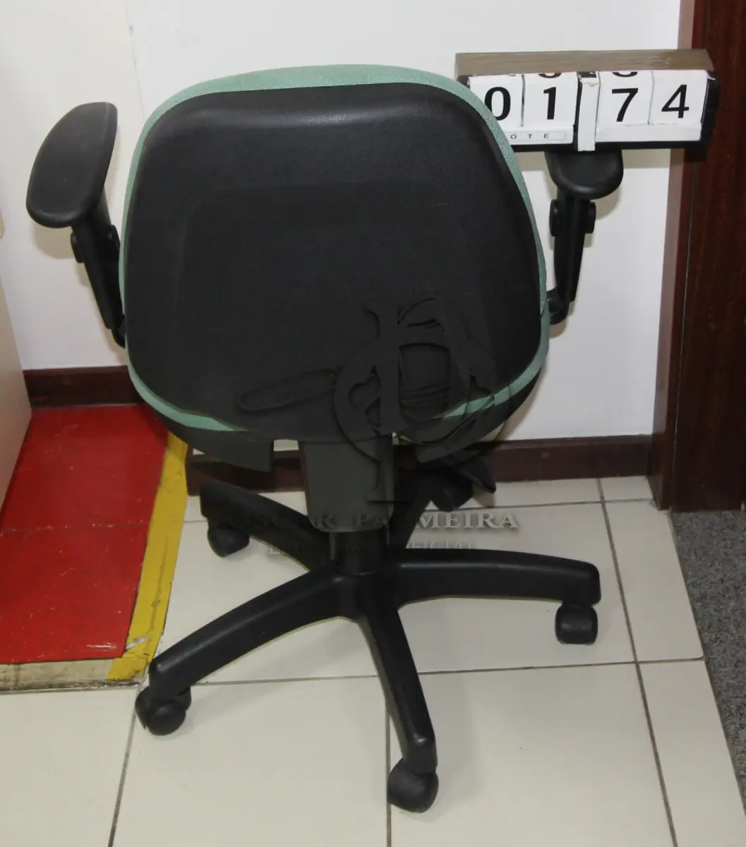 LOTE 174 - LOTE - 0174 - CADEIRA SECRETÁRIA GIRATÓRIA C/ BRAÇO