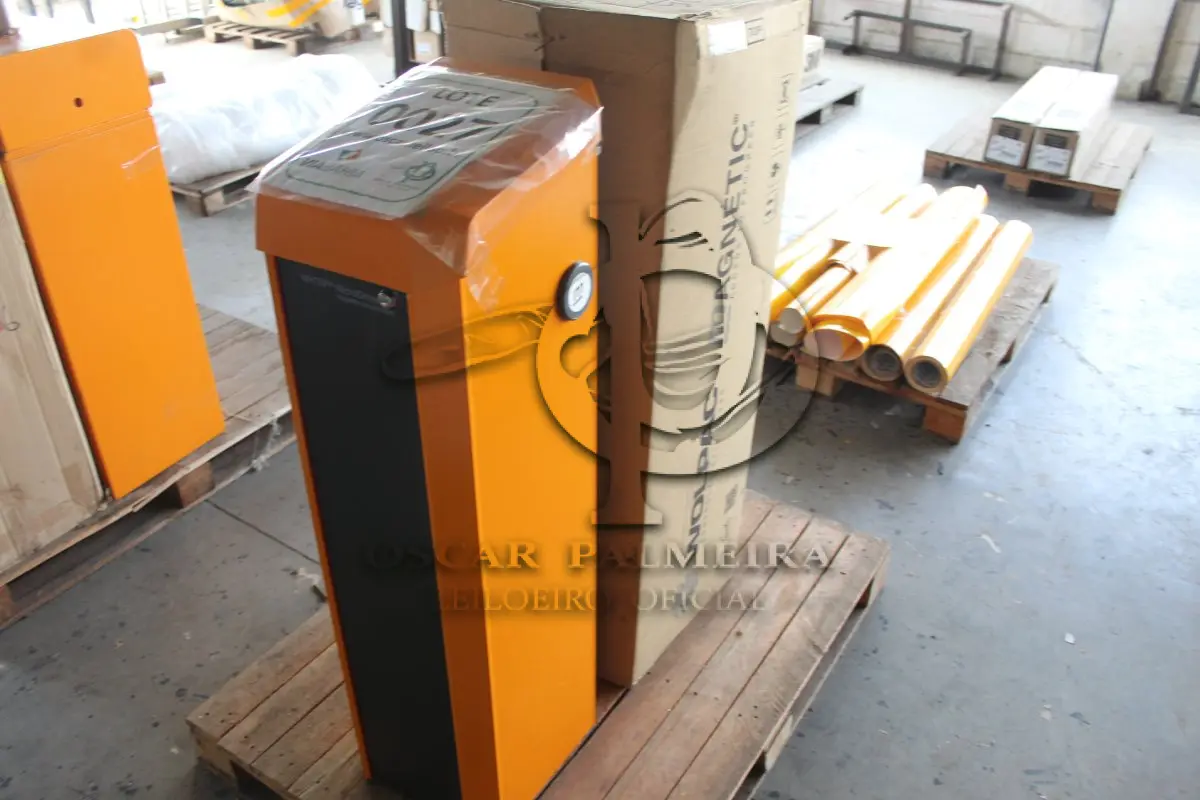 LOTE 027 - MATERIAL DIVERSO