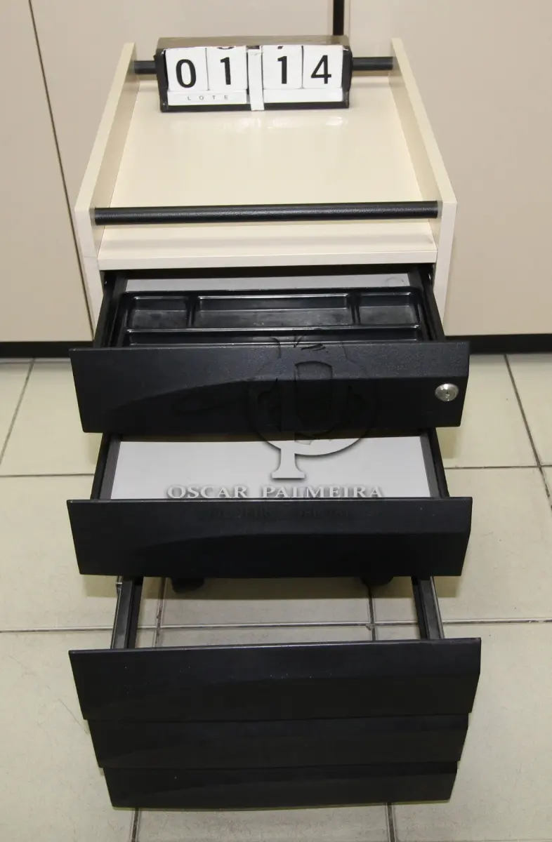 LOTE 114 - LOTE - 0114 - GAVETEIRO 3 GAVETAS