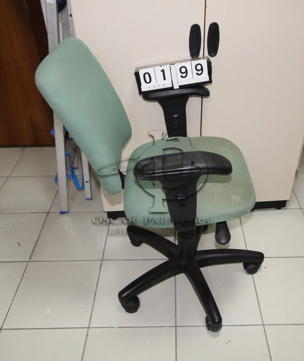 LOTE 199 - LOTE - 0199 - CADEIRA SECRETÁRIA GIRATÓRIA C/ BRAÇO