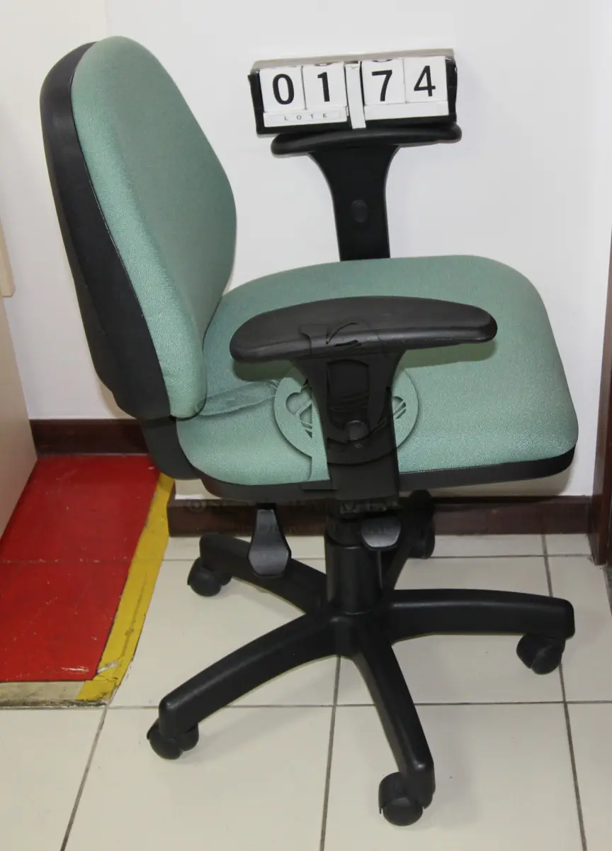 LOTE 174 - LOTE - 0174 - CADEIRA SECRETÁRIA GIRATÓRIA C/ BRAÇO
