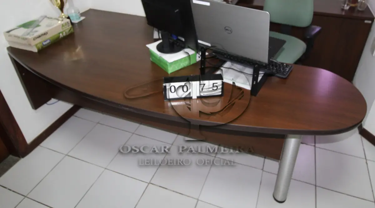 LOTE 075 - LOTE - 0075 - MESA DE MARCENARIA EM L GRANDE