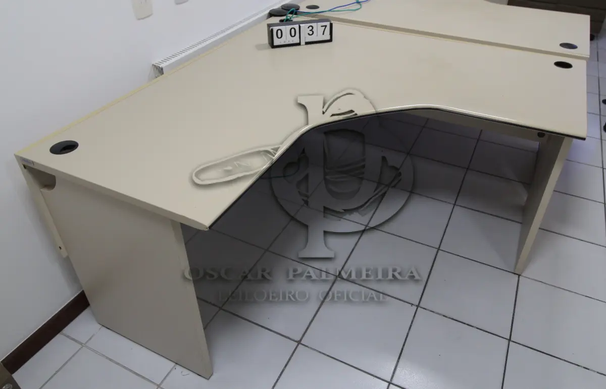 LOTE 037 - LOTE - 0037 - MESA EM L MÉDIA