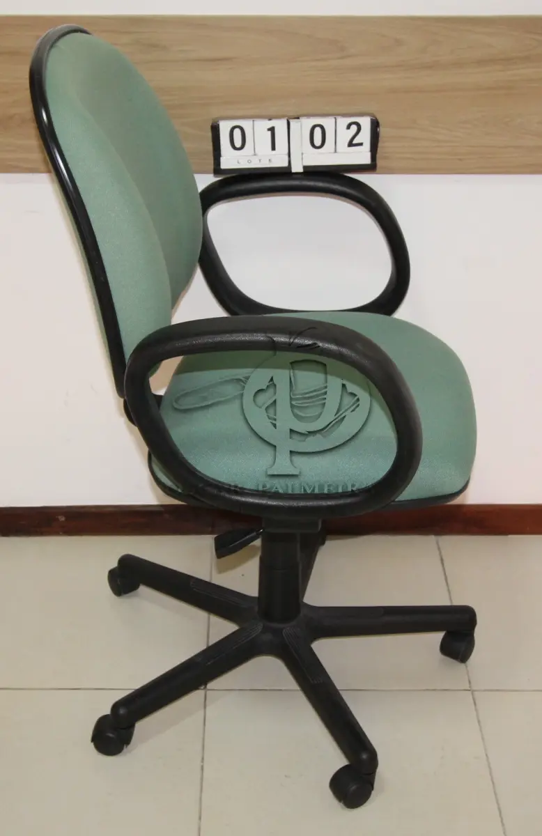 LOTE 102 - LOTE - 0102 - CADEIRA DIRETOR GIRATÓRIA C/ BRAÇO