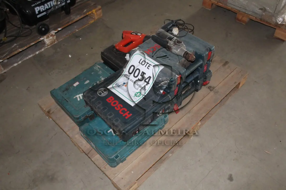 LOTE 054 - MATERIAL DIVERSO