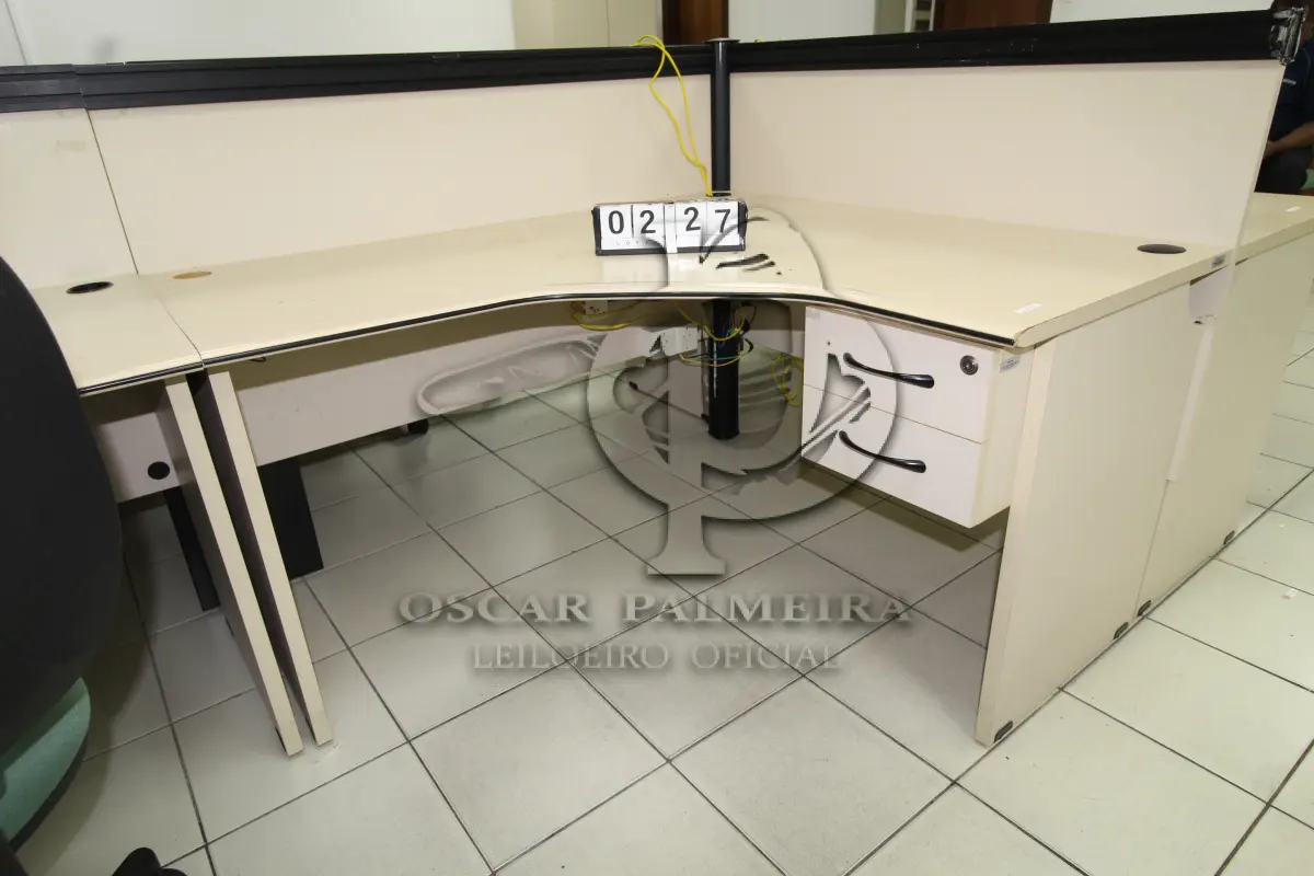 LOTE 227 - LOTE - 0227 - MESA EM L ESTAÇÃO DE TRABALHO CONJ. 2 PÇS.