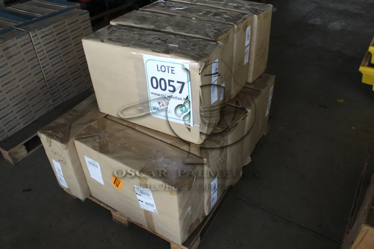 LOTE 057 - MATERIAL DIVERSO