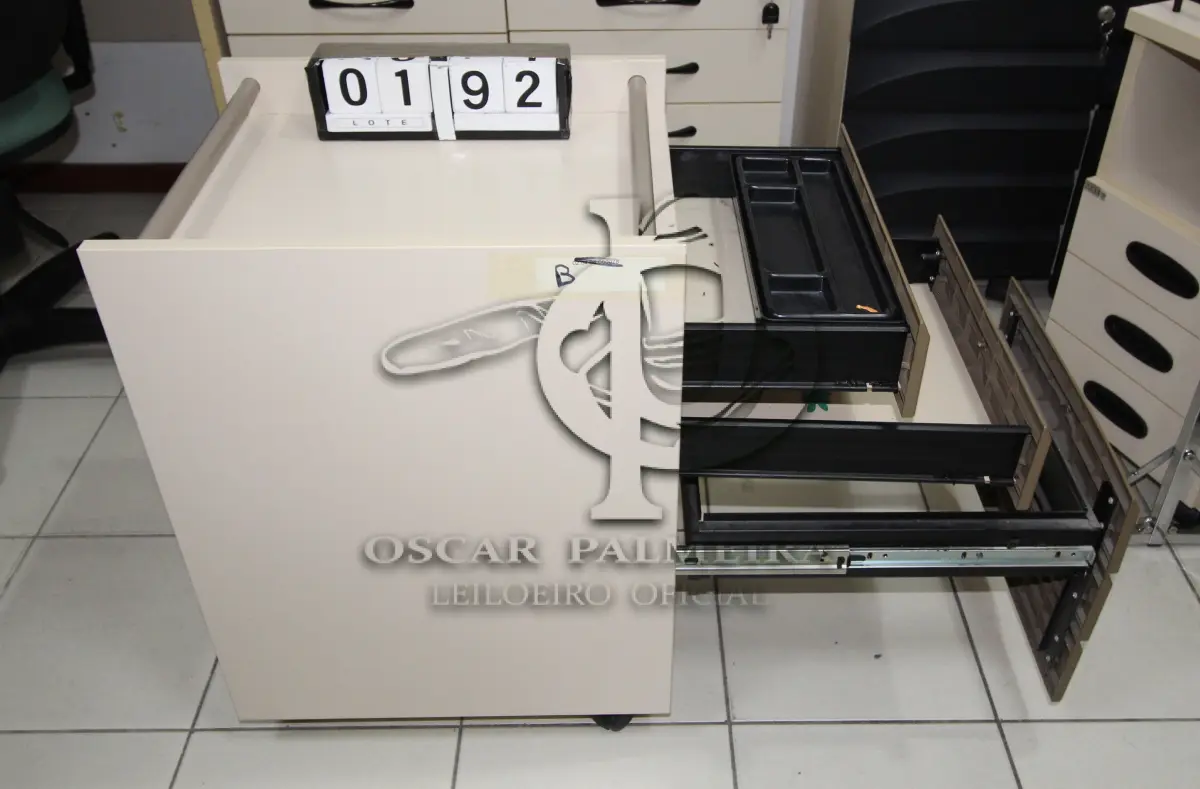 LOTE 192 - LOTE - 0192 - GAVETEIRO 3 GAVETAS