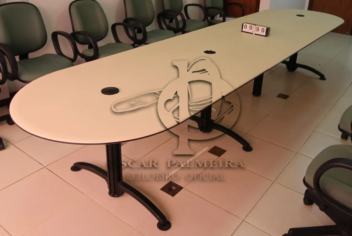 LOTE 090 - LOTE - 0090 - MESA DE REUNIÃO