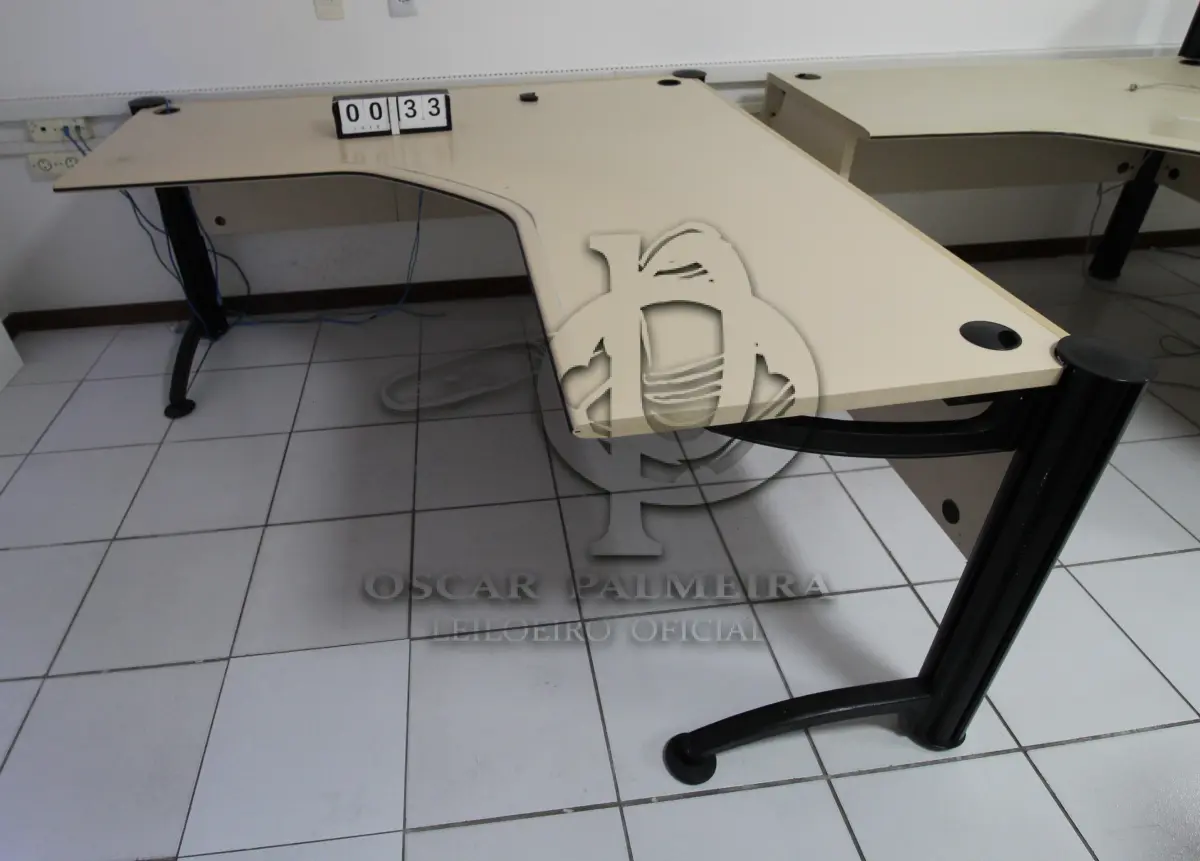 LOTE 033 - LOTE - 0033 - MESA EM L MÉDIA