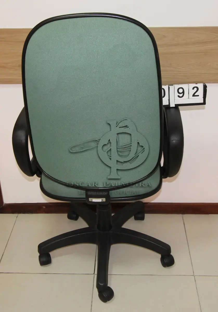 LOTE 092 - LOTE - 0092 - CADEIRA PRESIDENTE GIRATÓRIA C/ BRAÇO