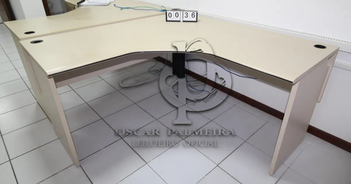 LOTE 036 - LOTE - 0036 - MESA EM L MÉDIA