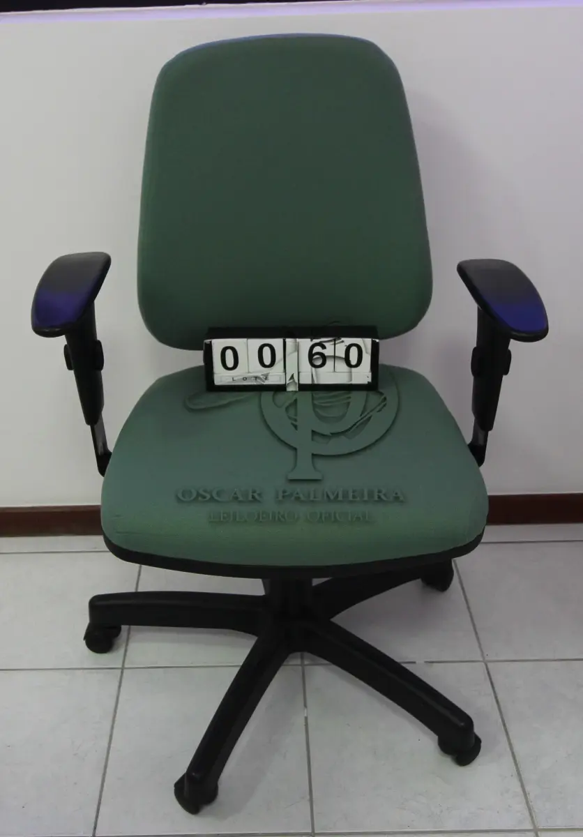 LOTE 060 - LOTE - 0060 - CADEIRA DIRETOR GIRATÓRIA C/ BRAÇO