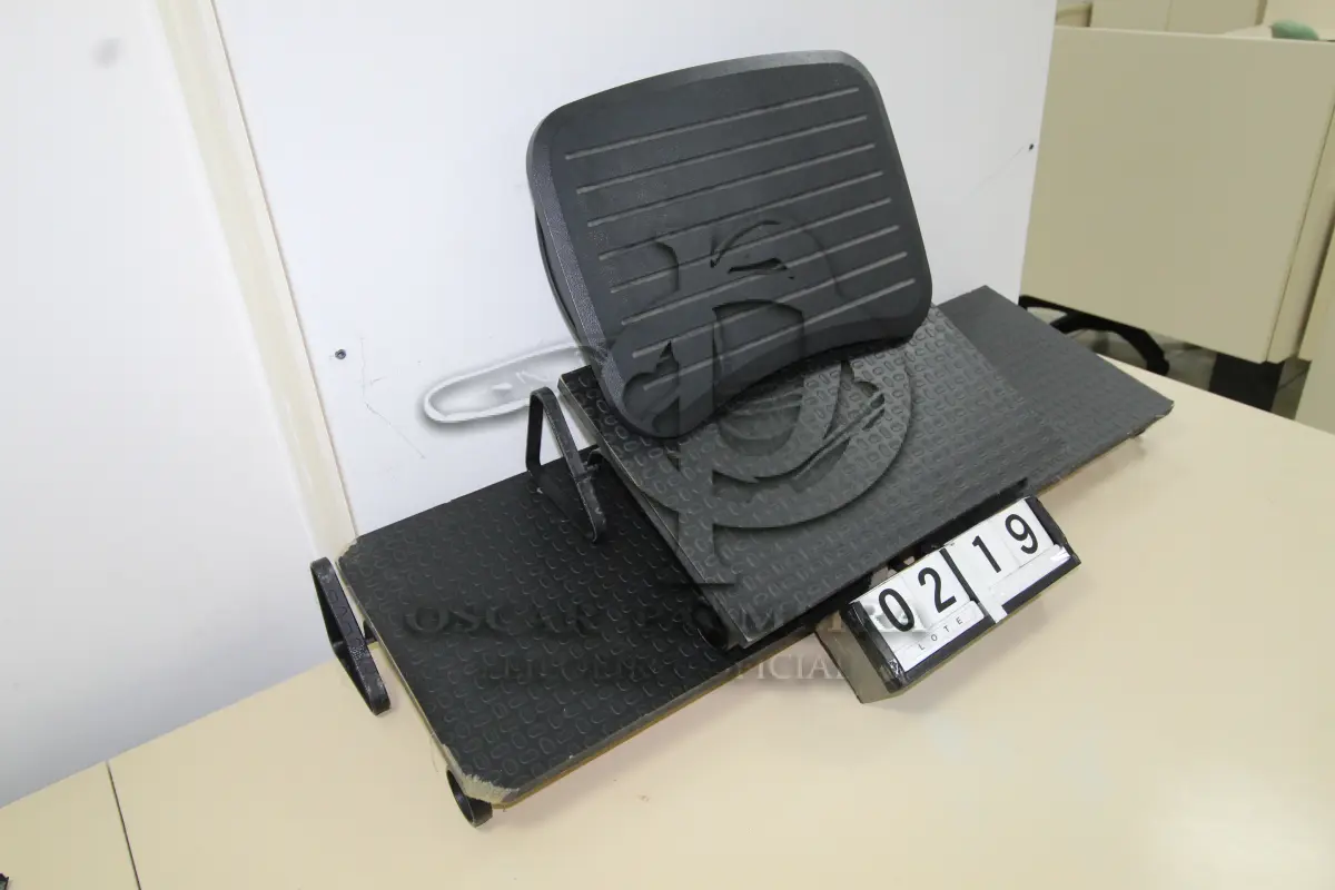 LOTE 219 - LOTE - 0219 - DESCANÇO P/ PÉS 4 PÇS.