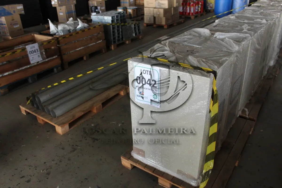 LOTE 042 - MATERIAL DIVERSO