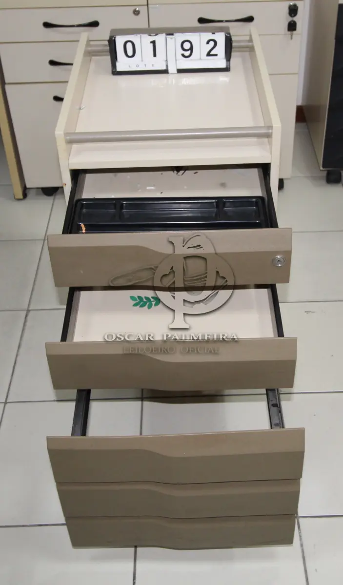 LOTE 192 - LOTE - 0192 - GAVETEIRO 3 GAVETAS