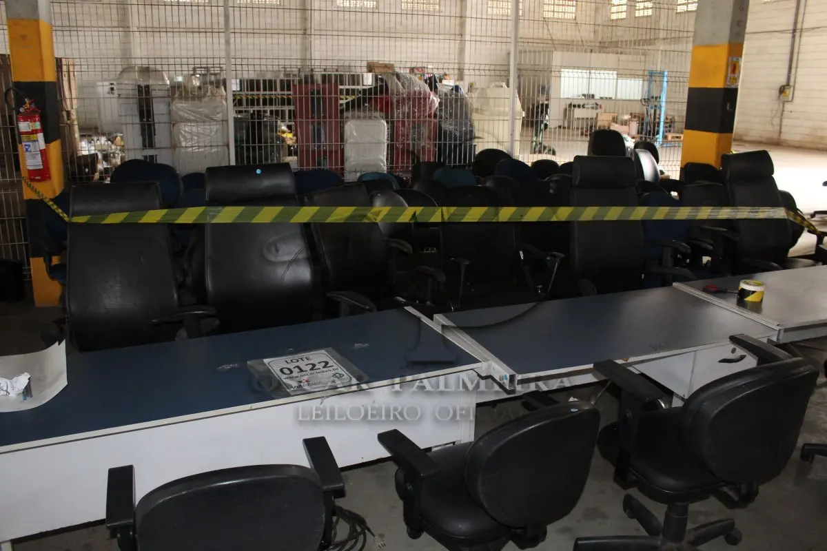 LOTE 122 - MATERIAL DIVERSO