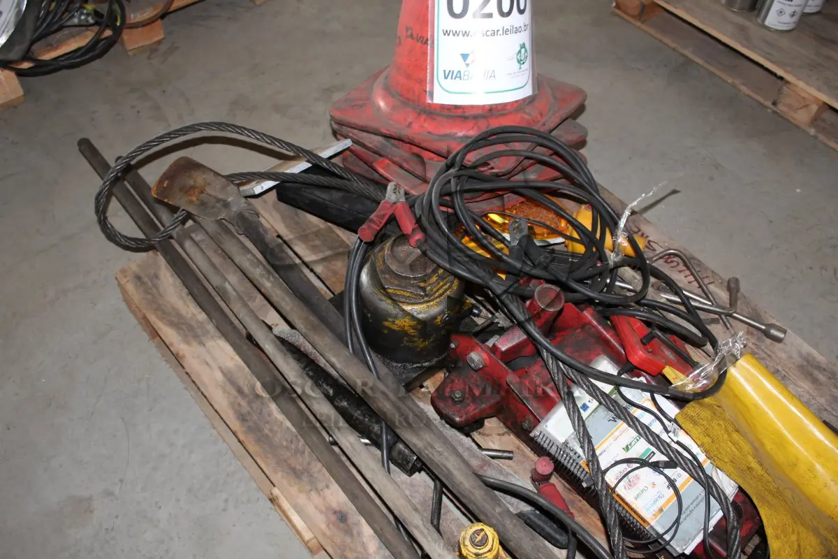 LOTE 200 - MATERIAL DIVERSO