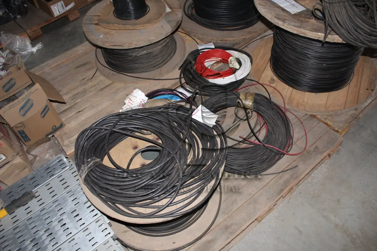 LOTE 148 - MATERIAL DIVERSO