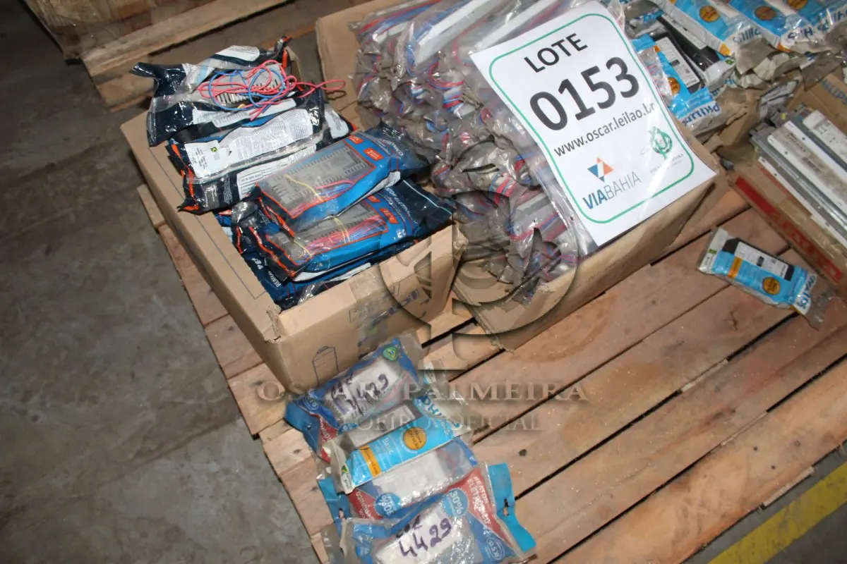 LOTE 153 - MATERIAL DIVERSO