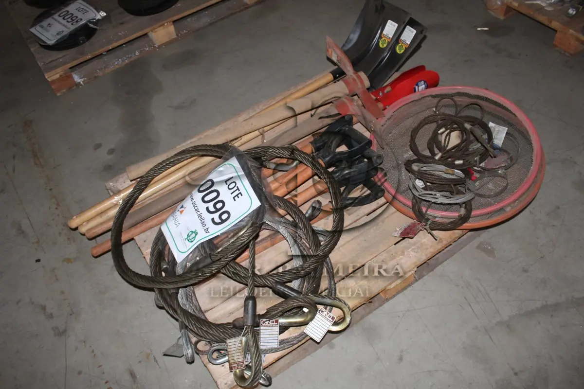 LOTE 099 - MATERIAL DIVERSO