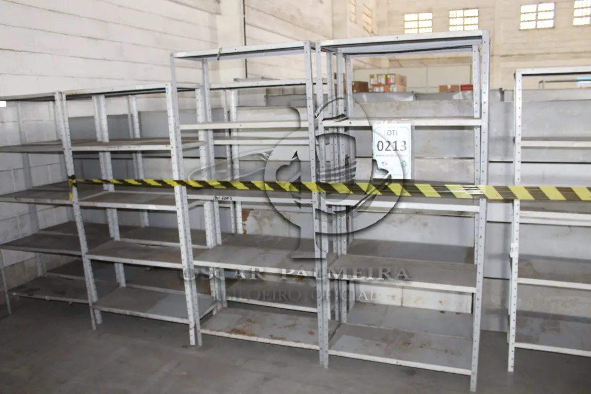 LOTE 213 - MATERIAL DIVERSO