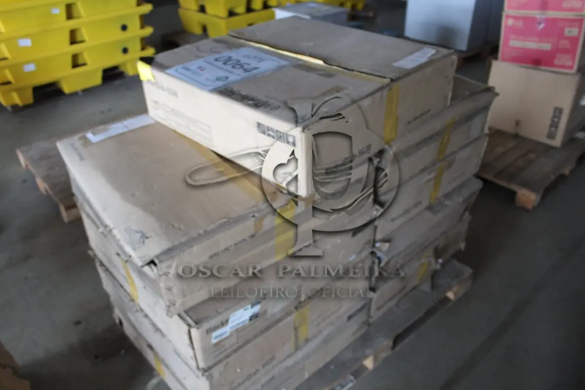 LOTE 064 - MATERIAL DIVERSO