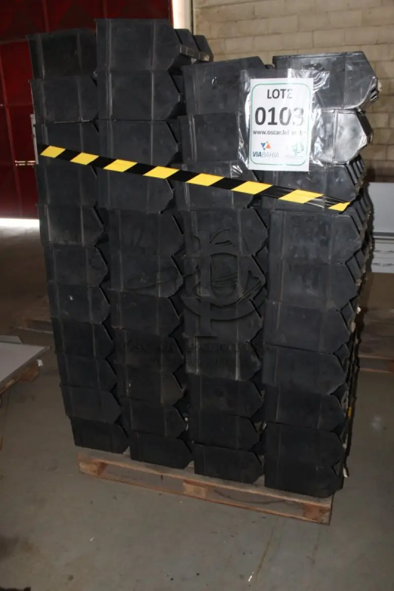 LOTE 103 - MATERIAL DIVERSO