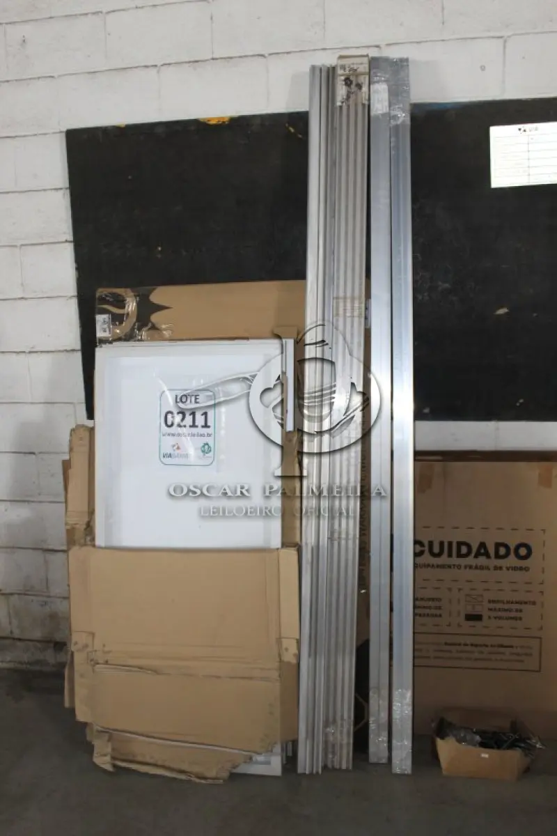 LOTE 211 - MATERIAL DIVERSO