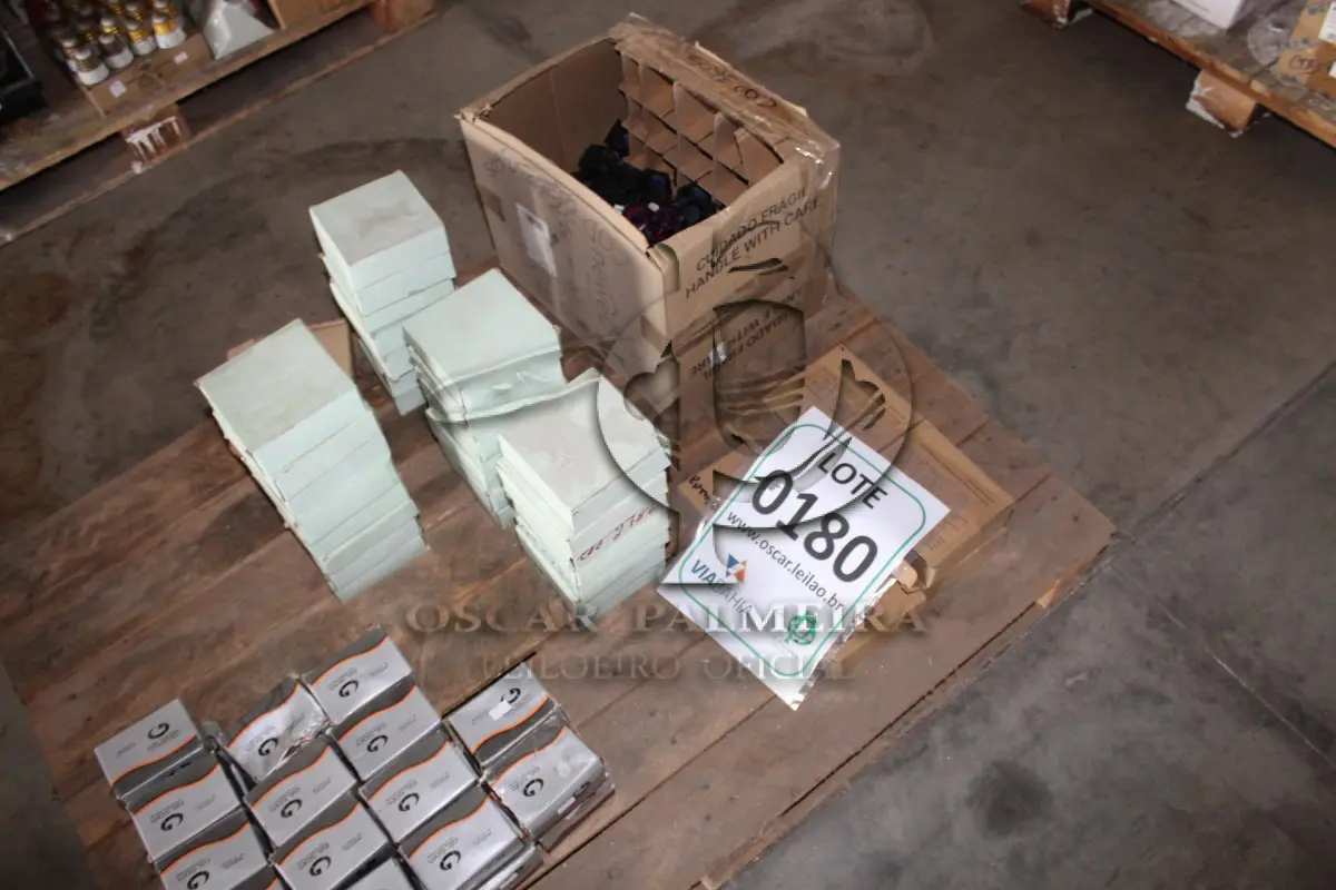 LOTE 180 - MATERIAL DIVERSO